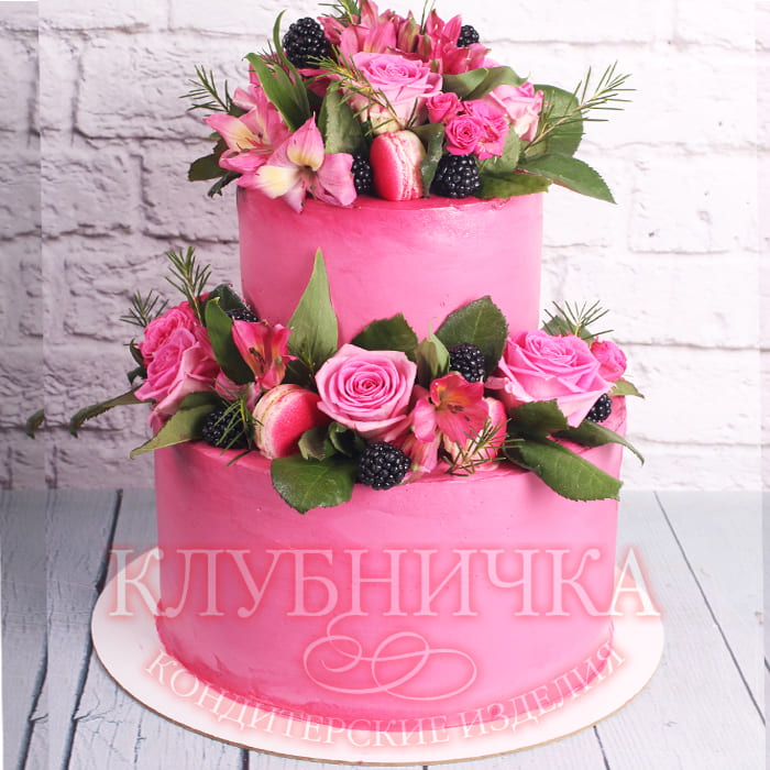 Свадебный торт "Малиновый с живыми цветами" 